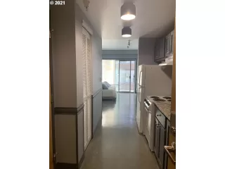 Photo #4: 21313585 Listing