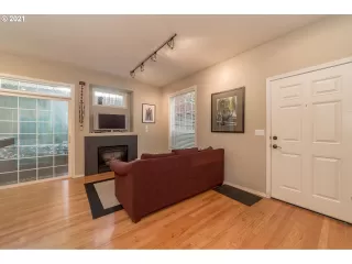 Photo #1: 21313663 Listing