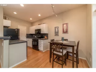 Photo #5: 21313663 Listing