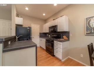 Photo #6: 21313663 Listing