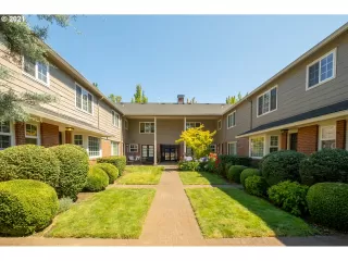 More Details about MLS # 21314249 : 210 S STATE ST 9