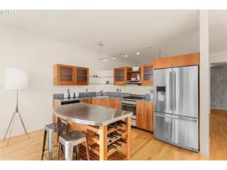 Photo #5: 21314872 Listing 