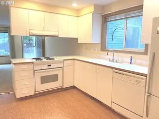 Photo #3: 21315450 Listing