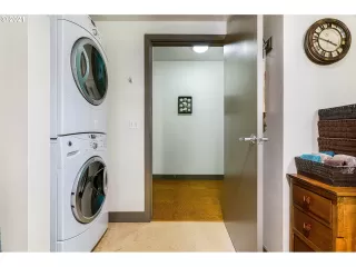 Photo #4: 21316603 Listing