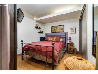Photo #6: 21316603 Listing