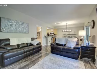 Photo #3: 21316920 Listing