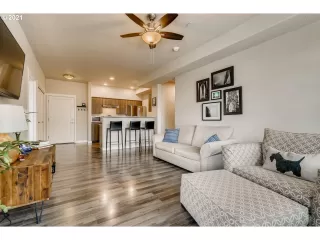 Photo #3: 21317362 Listing