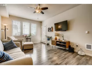 Photo #4: 21317362 Listing