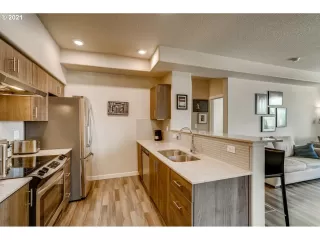 Photo #5: 21317362 Listing