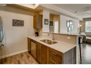 Photo #6: 21317362 Listing