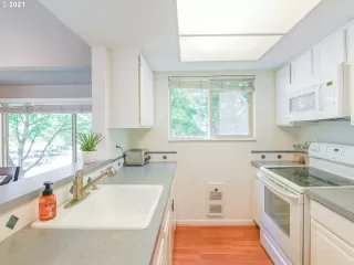 Photo #6: 21317905 Listing 