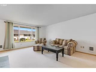 Photo #5: 21319281 Listing