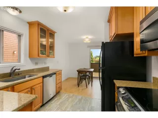 Photo #6: 21319758 Listing