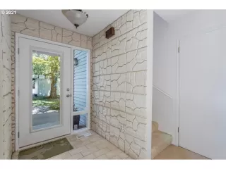 Photo #4: 21321412 Listing