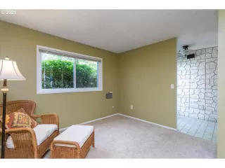 Photo #5: 21321412 Listing