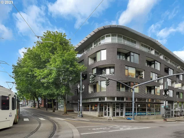 MLS: 21321982 Condo For Sale