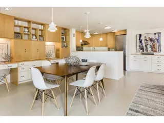 Photo #5: 21322851 Listing