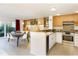 Photo #6: 21322851 Listing