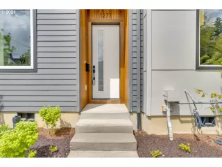 Photo #2: 21323206 Listing