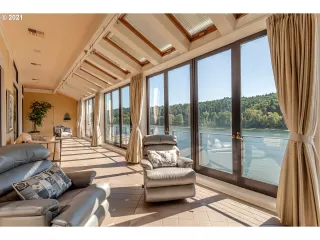 Photo #2: 21324512 Listing