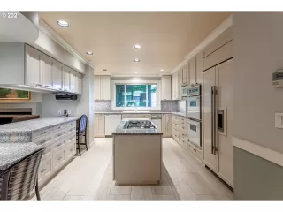 Photo #4: 21324512 Listing