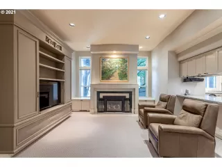 Photo #5: 21324512 Listing