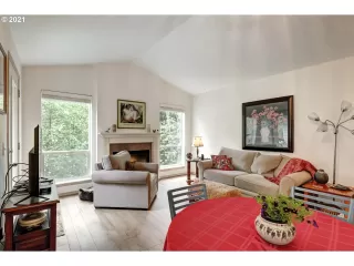 Photo #5: 21324572 Listing