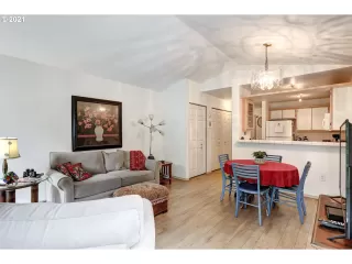 Photo #6: 21324572 Listing