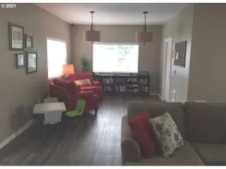 Photo #4: 21325418 Listing