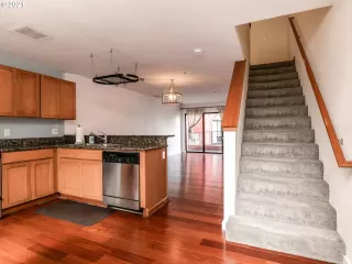 Photo #4: 21326739 Listing