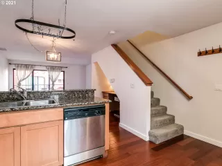 Photo #5: 21326739 Listing