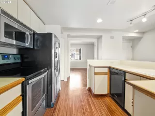 Photo #3: 21327255 Listing