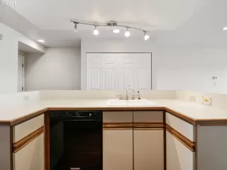 Photo #4: 21327255 Listing