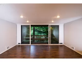 Photo #4: 21327753 Listing 