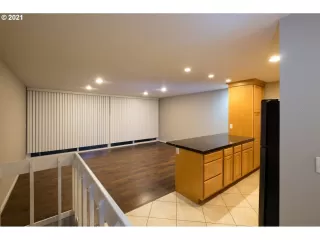 Photo #5: 21327753 Listing 