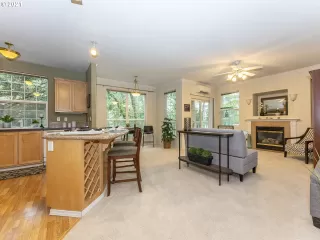 Photo #3: 21327815 Listing