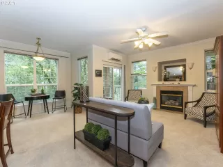 Photo #4: 21327815 Listing