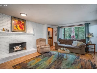 Photo #4: 21327909 Listing