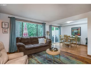 Photo #6: 21327909 Listing