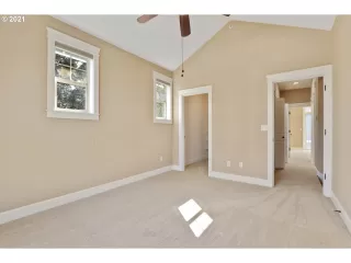 Photo #4: 21327933 Listing