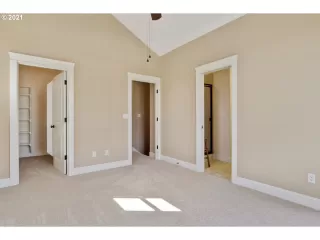 Photo #5: 21327933 Listing