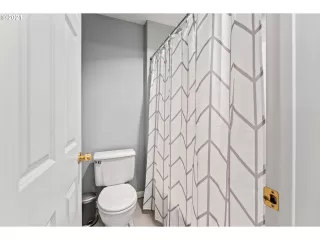 Photo #5: 21328472 Listing