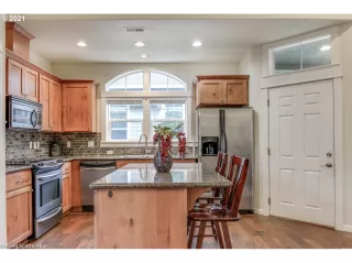 Photo #5: 21329785 Listing