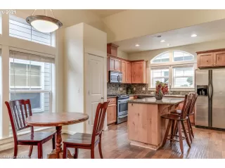 Photo #6: 21329785 Listing