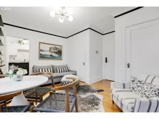 Photo #4: 21330238 Listing