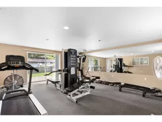 Photo #4: 21331047 Listing