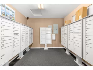 Photo #6: 21331047 Listing