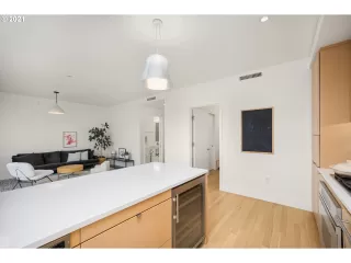 Photo #4: 21331613 Listing