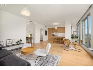 Photo #6: 21331613 Listing