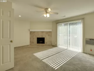 Photo #5: 21333302 Listing